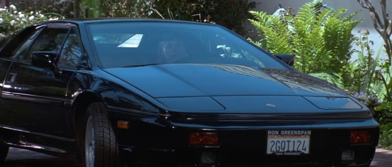 Sharon Stone au volant de l'une de ses deux Lotus Esprit dans Basic Instinct !