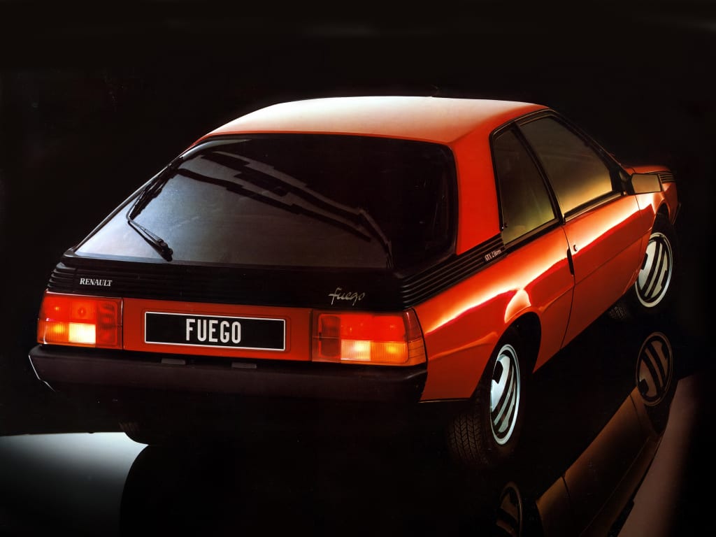 Renault Fuego vue de derrière