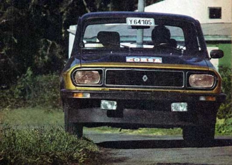 Renault Alpine 12 de face