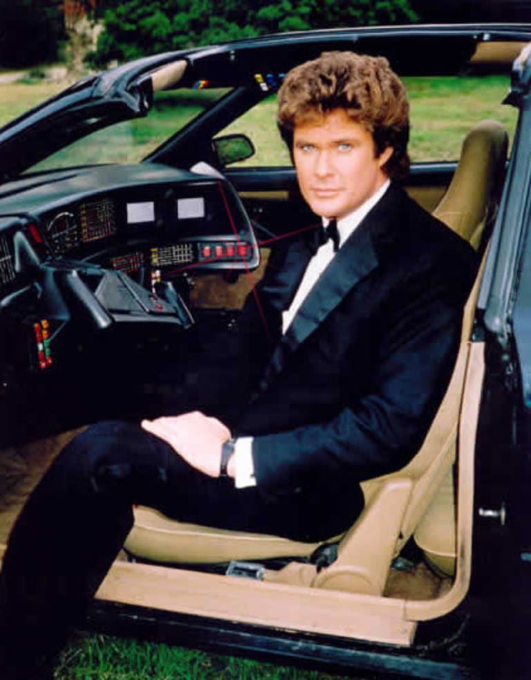L'intérieur futuriste de KITT jure un peu avec le smocking so 80's de Michael Knight