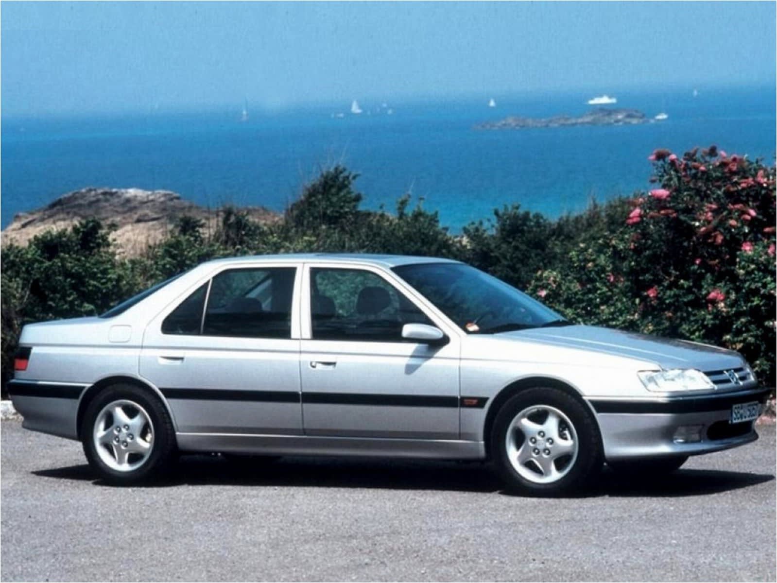 La 605 SV, dotée du nouveau V6 ES9 de 194 ch remplace les 2 SV de première génération en 1994