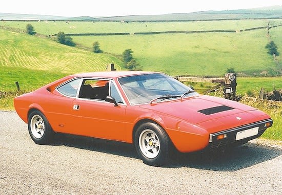 La Dino 308 GT4, qui deviendra Ferrari en 1976, est signée quand à elle Bertone