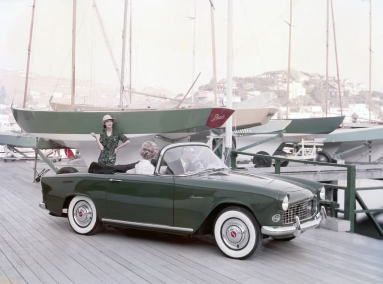 Simca Océane verte dans un port