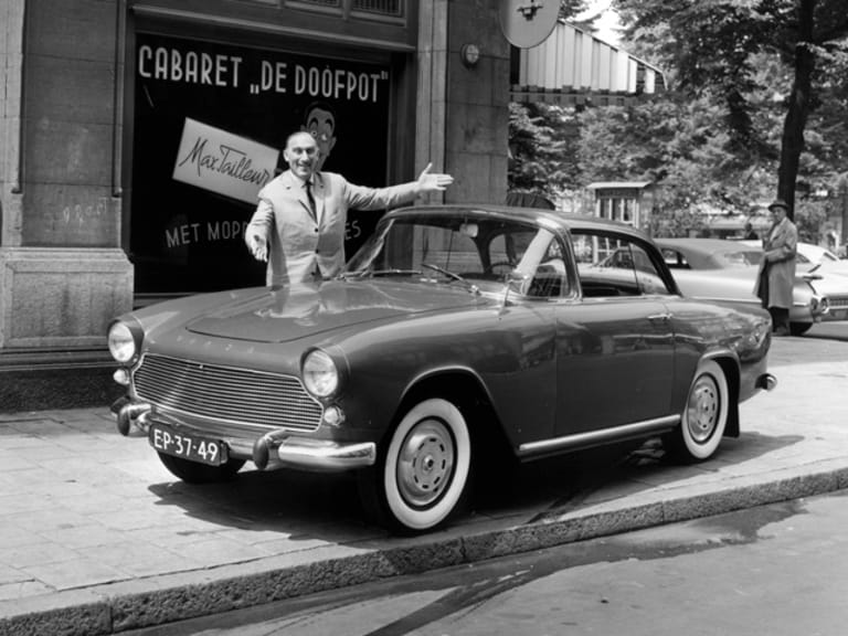 Simca Plein Ciel dans la rue