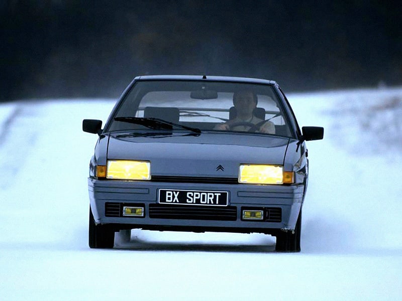 Citroën BX Sport vue de face phares allumés