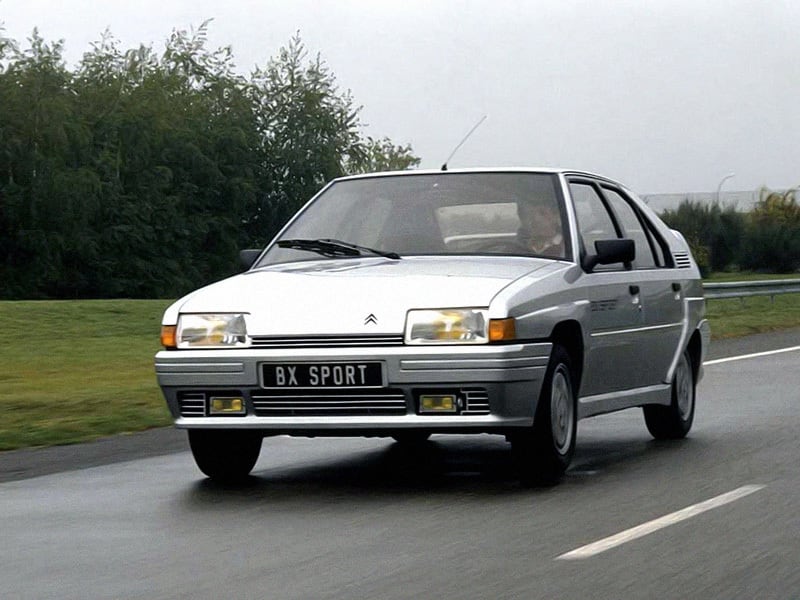 Citroën BX Sport roulant sur la route
