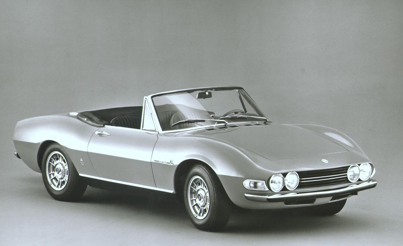 La Fiat Dino Spider, très élégante et différente du coupé.