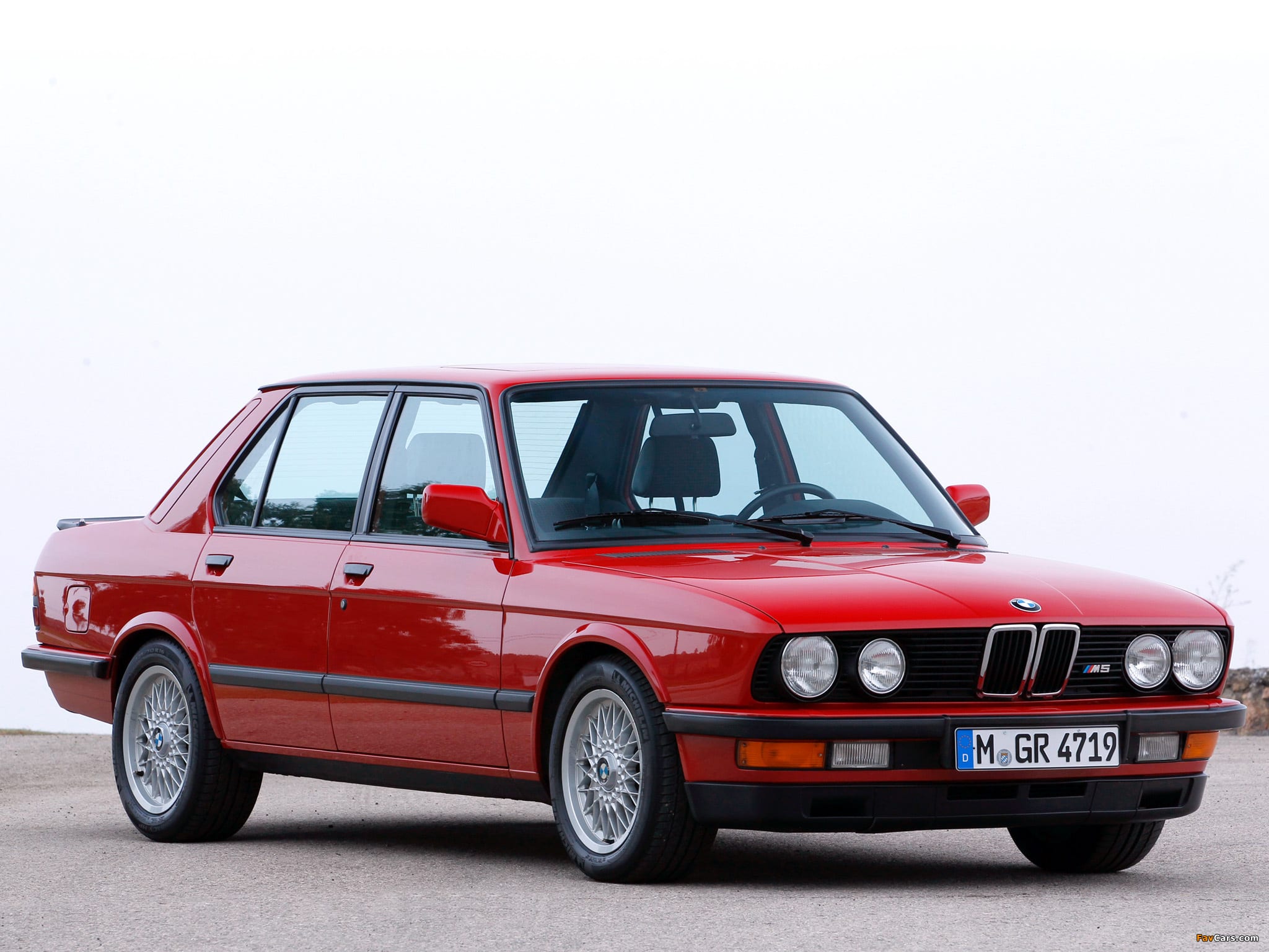 La vraie M de la gamme E28, c'est elle, la M5. Elle est aussi beaucoup plus rare !