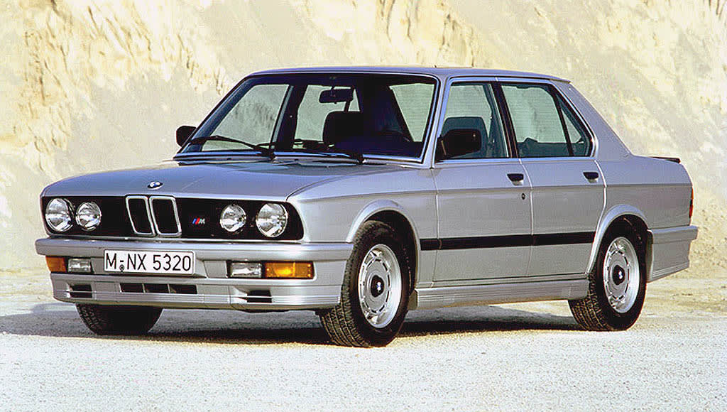 La M535i "E28" se pare de boucliers spécifiques, mais son 6 cylindres ne développe "que" 218ch.