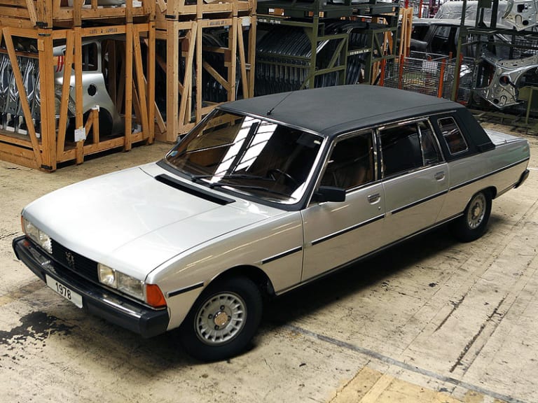 Peugeot 604 Limousine dans l'usine de production