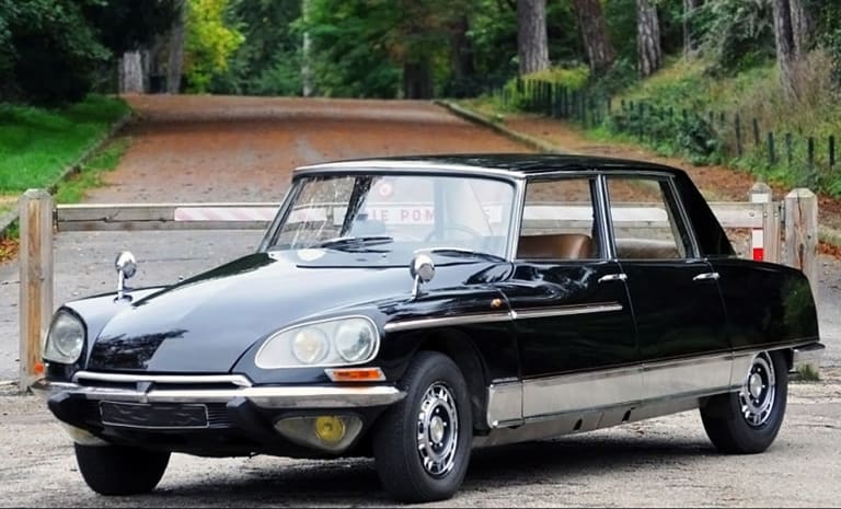Citroën DS Lorraine Chapron noire vue de trois quarts avant