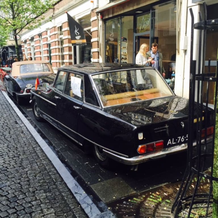 Citroën DS Lorraine Chapron garée dans la rue
