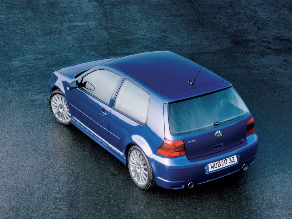 Vue arrière de la Golf IV R32