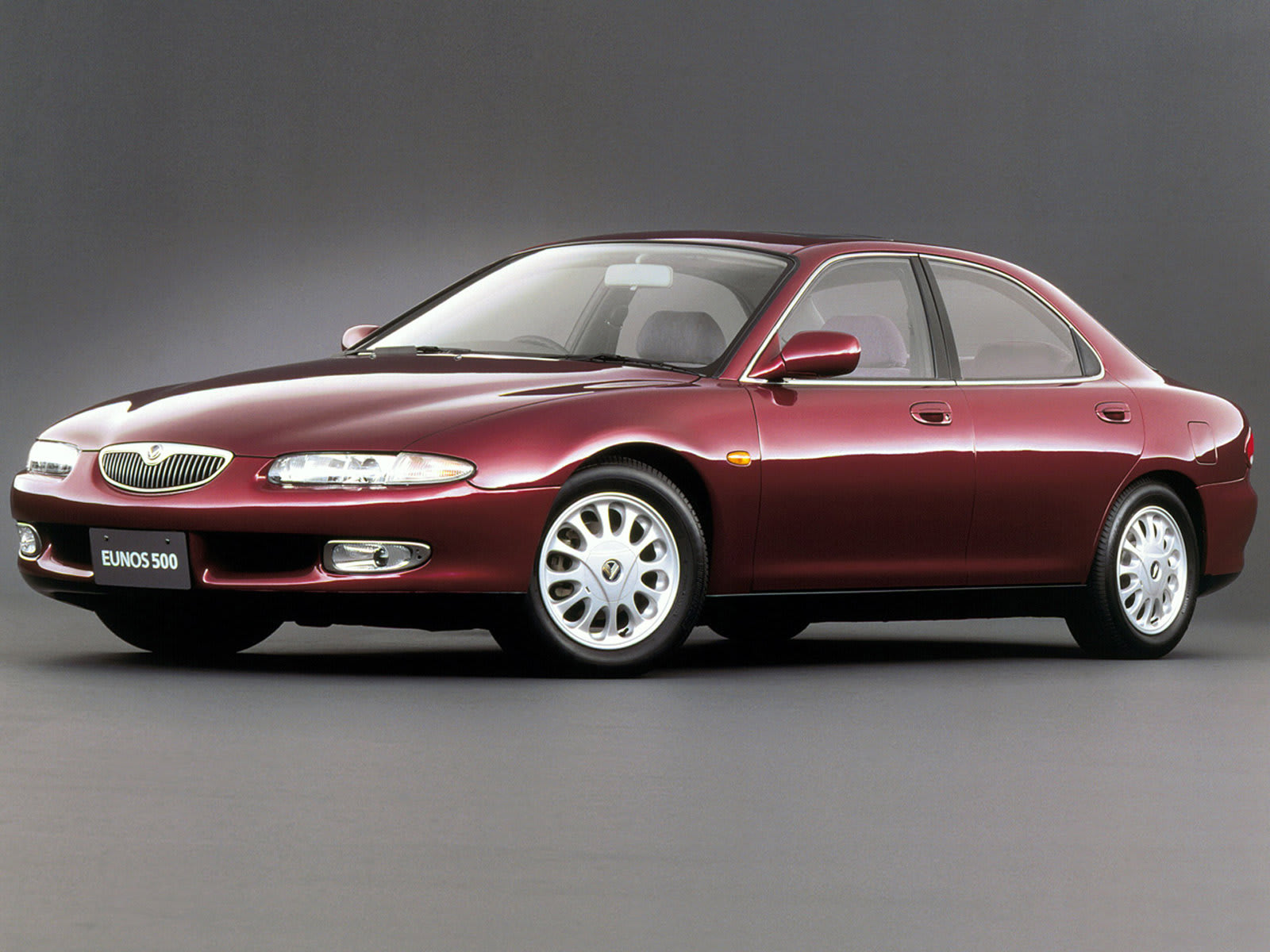 La version japonaise de la Xedos 6, l'Eunos 500