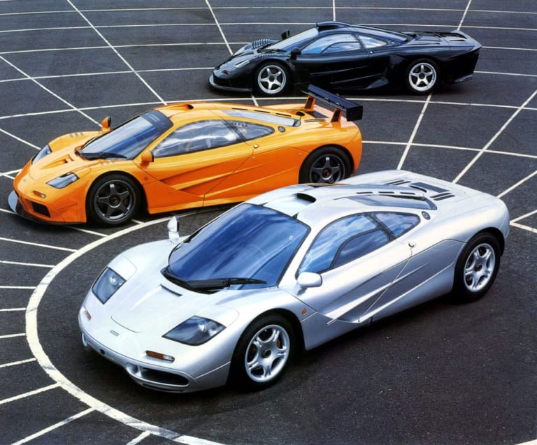 Au premier plan la F1, au deuième la LM (Orange) et au troisème la GT !