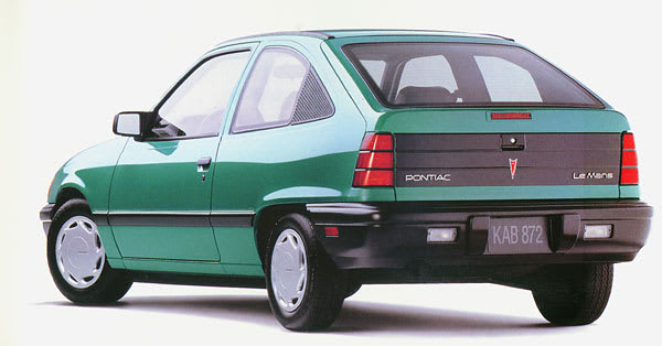 L'Opel Kadett sera badgée Passport Optima, puis Pontiac LeMans, avant de devenir Asüna SE/GT