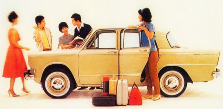 Hino Contessa 900, sur base 4CV !