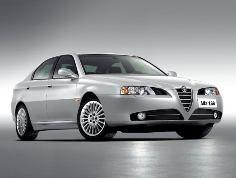 Alfa Romeo 166 de trois quarts avant
