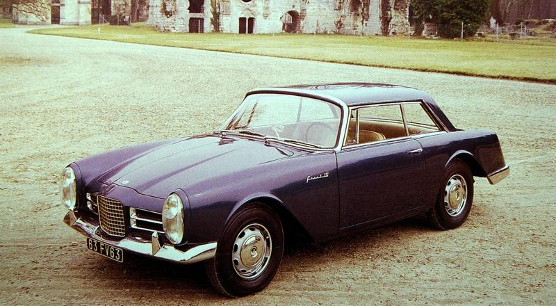 La Facel III récupère des feux avant qui lui donnent un air de Mercedes SL