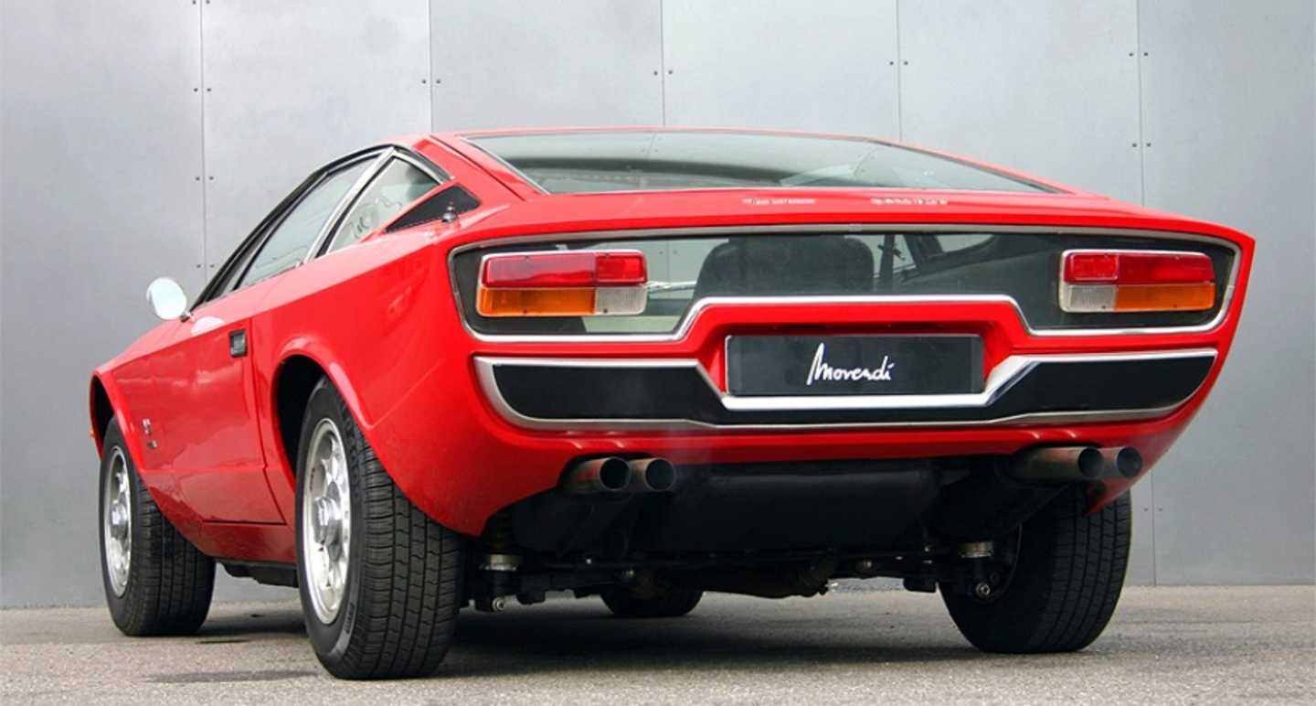 Maserati Khamsin rouge de dos