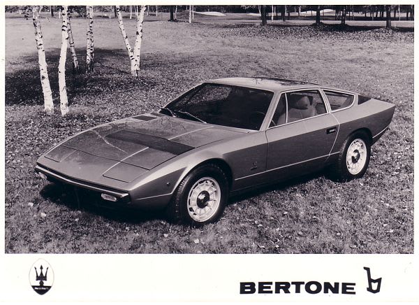 Maserati Khamsin vue de trois quarts avant