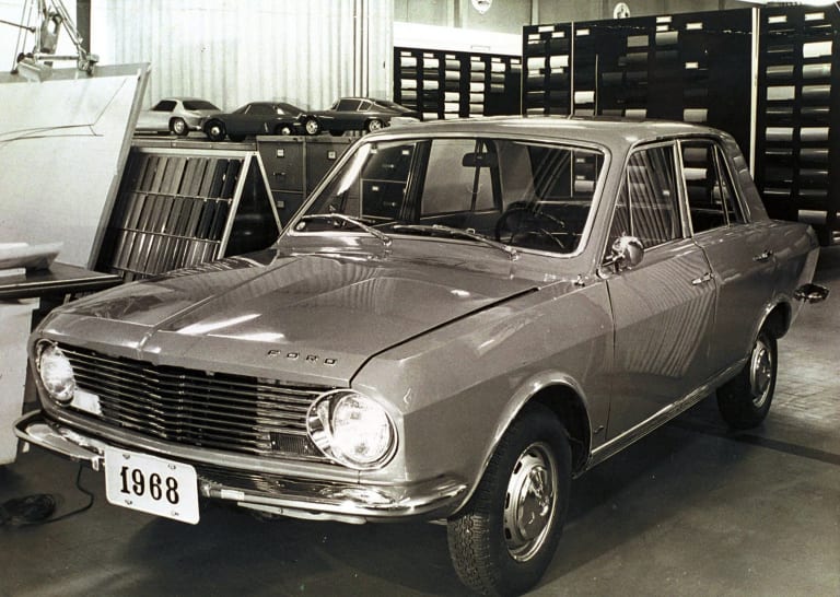 La Ford Corcel, très proche de la Renault 12, est présentée en 1968