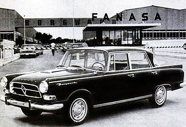 Une Borgward 230 devant l'usine FANASA !