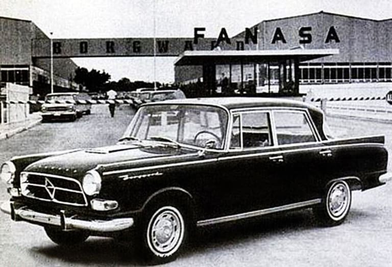 Une Borgward 230 devant l'usine FANASA !