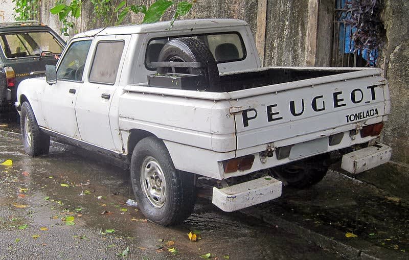 La version pick up existe en simple ou en double cabine