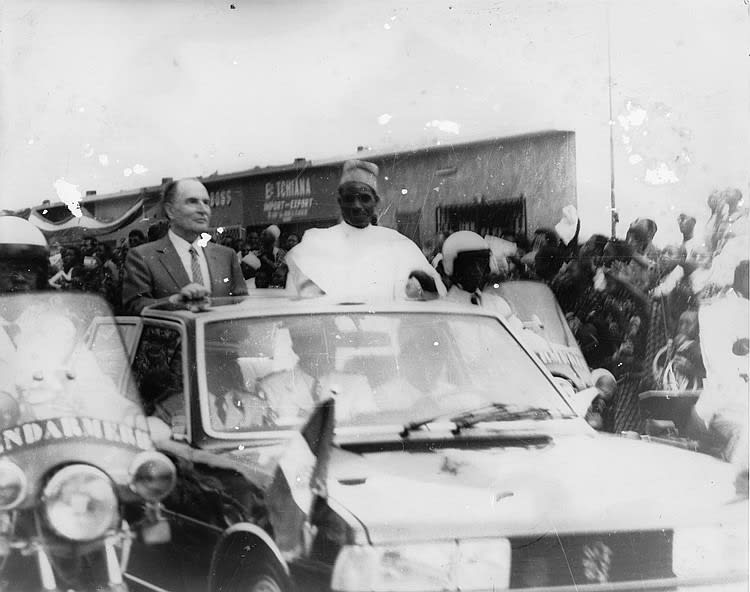 François Miterrand à Niamey en 1982, à bord de la 604 présidentielle !