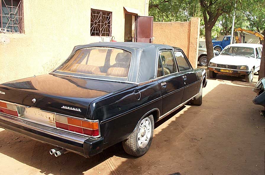 La 604 Landaulet au Niger, avant d'être rapatriée en France