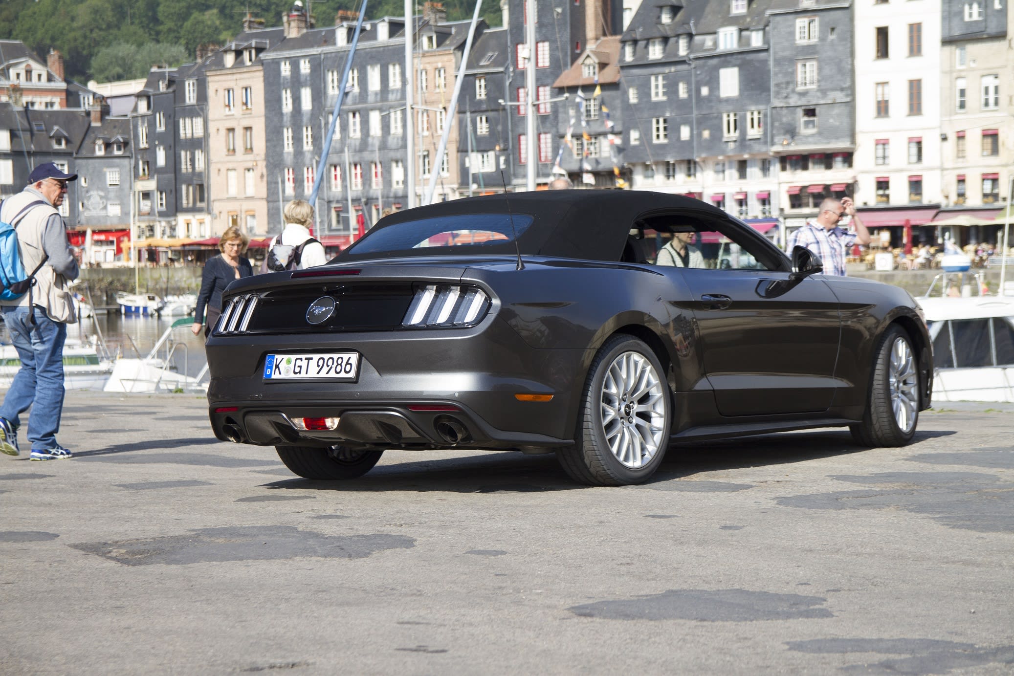 La Mustang VI existe en coupé ou cabriolet, en 4 cylindres ou V8 !