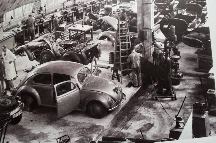 L'usine va produire pour les anglais avant d'être cédée au Lander de Basse Saxe en 1948 !