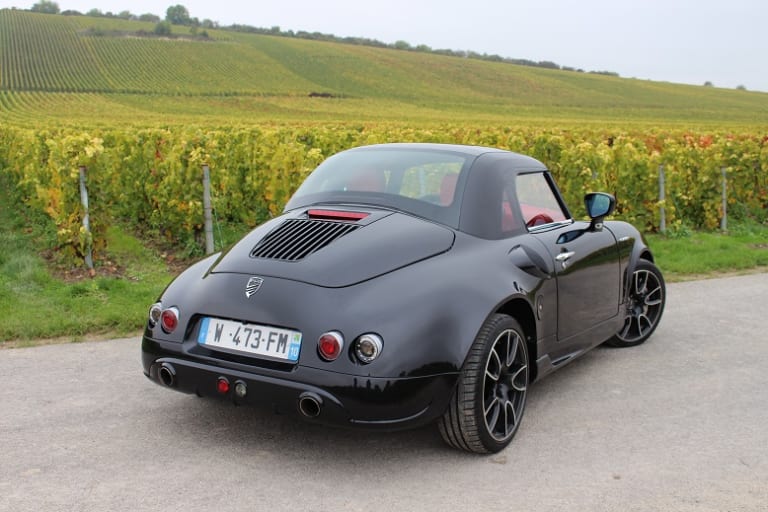 Un popotin séduisant, avec un 4 cylindres BMW !