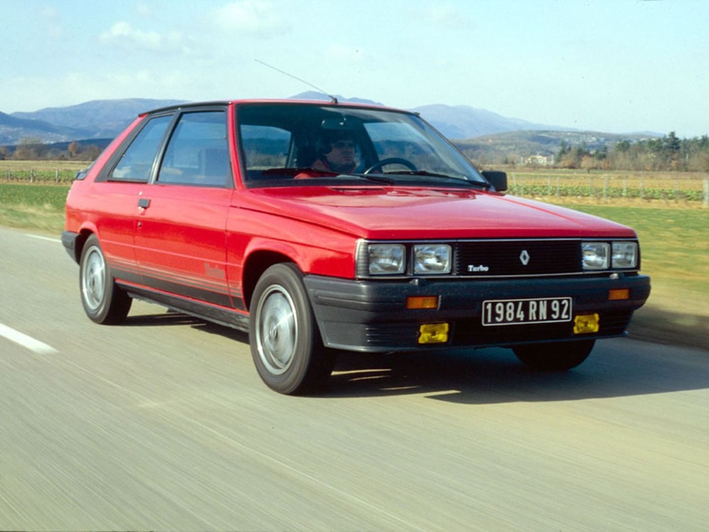 La R11 Turbo sortait du lot en 1984, moins aujourd'hui, sans doute à cause de sa ligne !