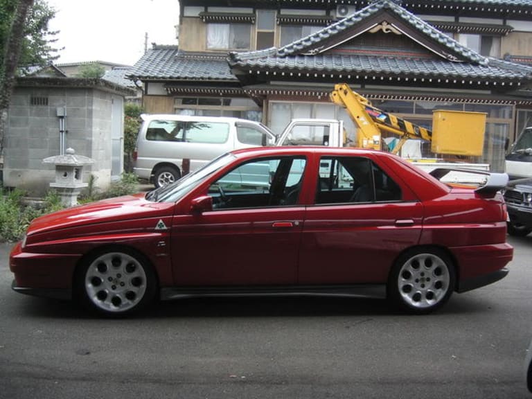 Une Alfa Romeo 155 TI-Z dans les rues au Japon