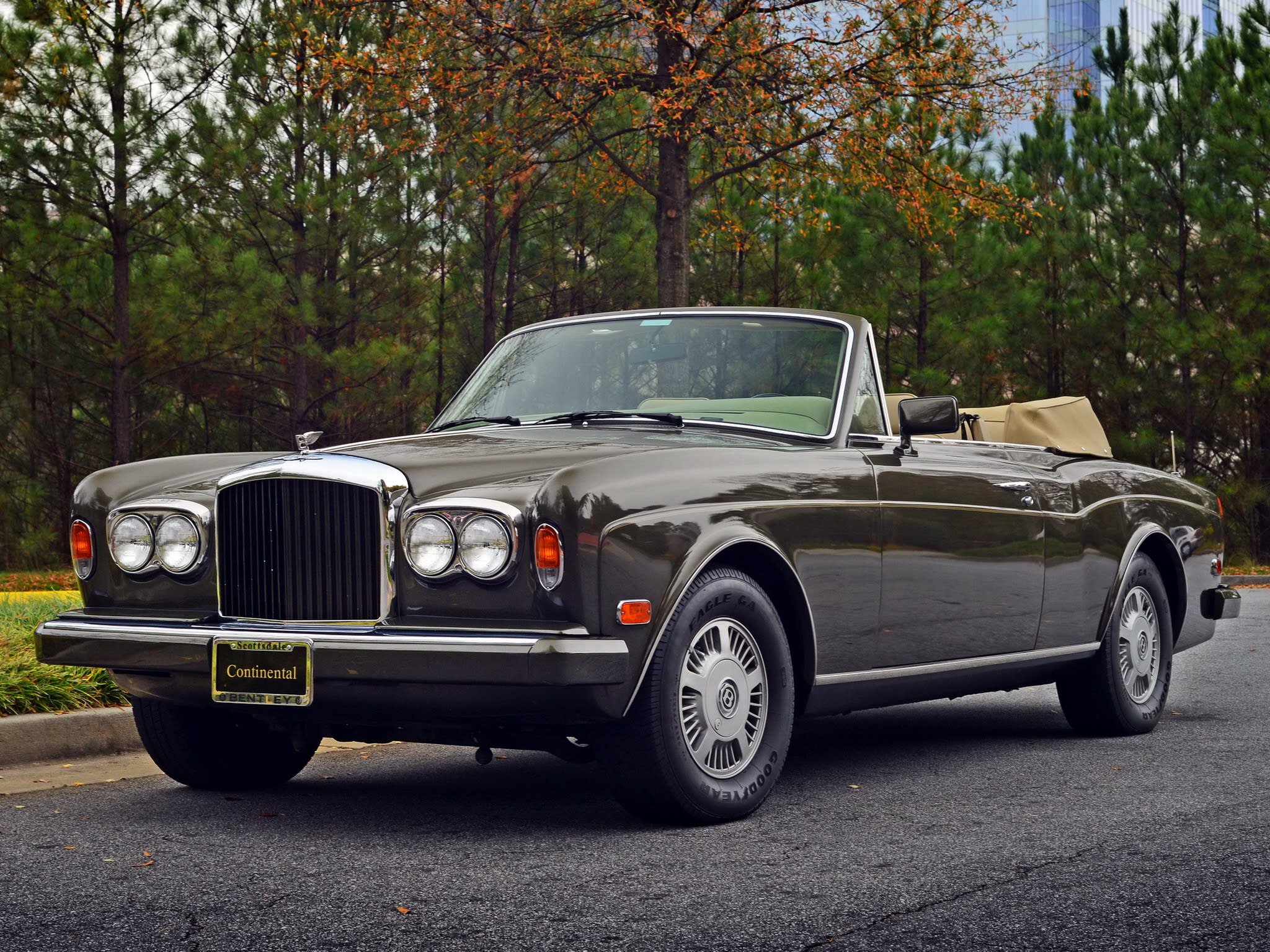 La Bentley Continental Convertible, dérivée de la Rolls Royce Corniche