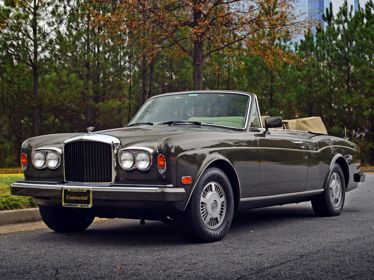 La Bentley Continental Convertible, dérivée de la Rolls Royce Corniche