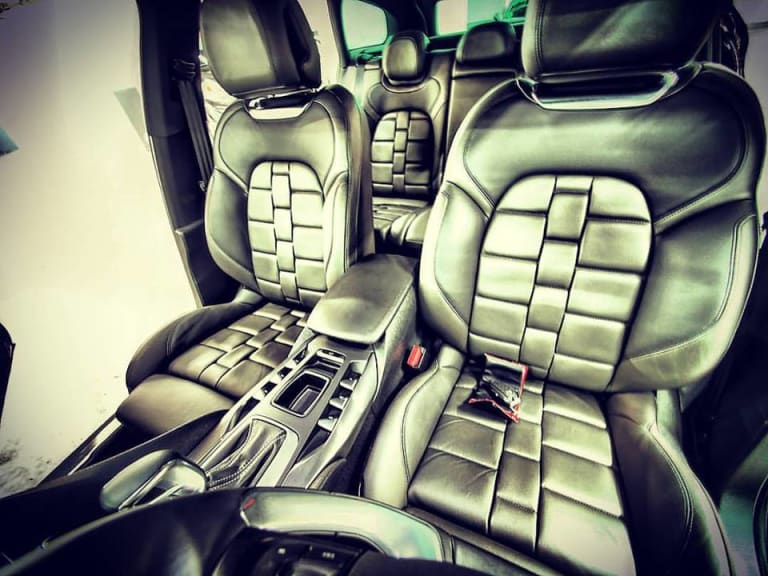 Le cuir bracelet, un vrai plus pour la DS 5, évocateur du passé !