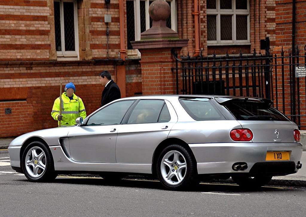 Ferrari 456 GT Venice grise dans la rue