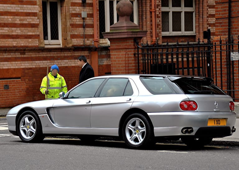 Ferrari 456 GT Venice grise dans la rue