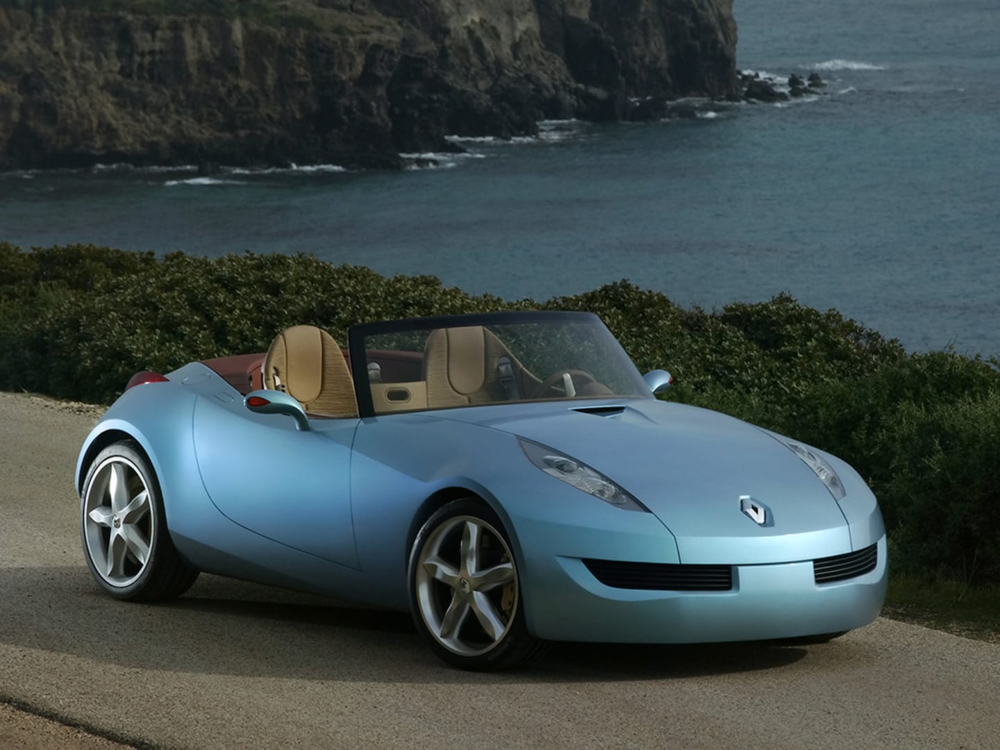 La première Wind m'avait donné beaucoup d'espoir d'une concurrente française à la MX5: restée sans suite !