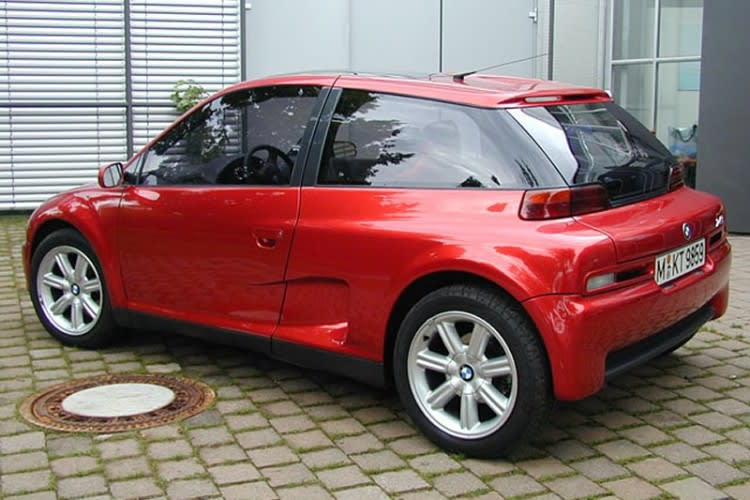 Le 2ème proto rouge fabriqué par le carrossier italien Stola