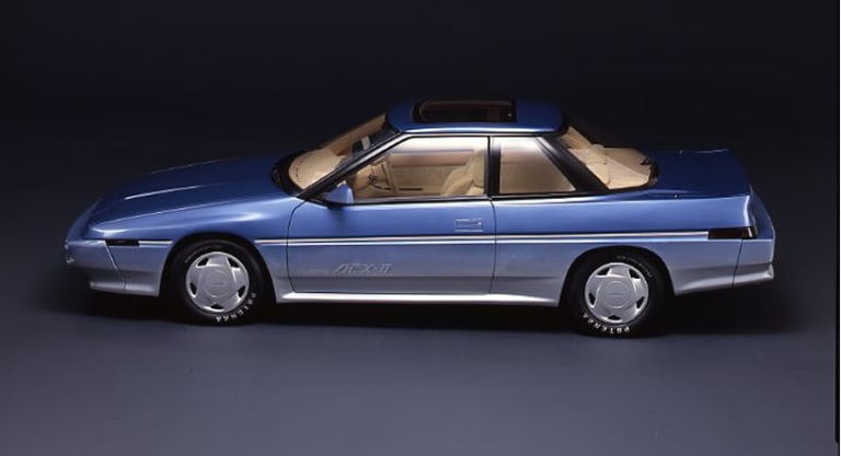 L'Alcyone XT, qui précède la SVX, est beaucoup plus anguleuse !
