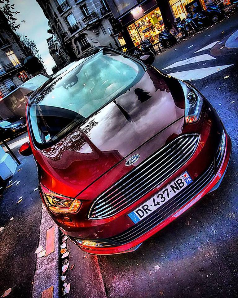 La calandre très "Aston Martin" redynamise le C-Max 2 et lui rend la sportivité du premier opus