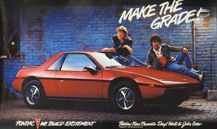 La Pontiac Fiero, qui sert de base à la Mera, copie de la Ferrari 308 GTS !