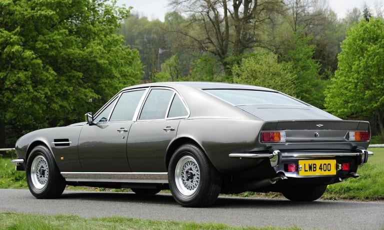 Cette exemplaire (n° 12003), est doté d'un V8 de 7 litres et 420 ch