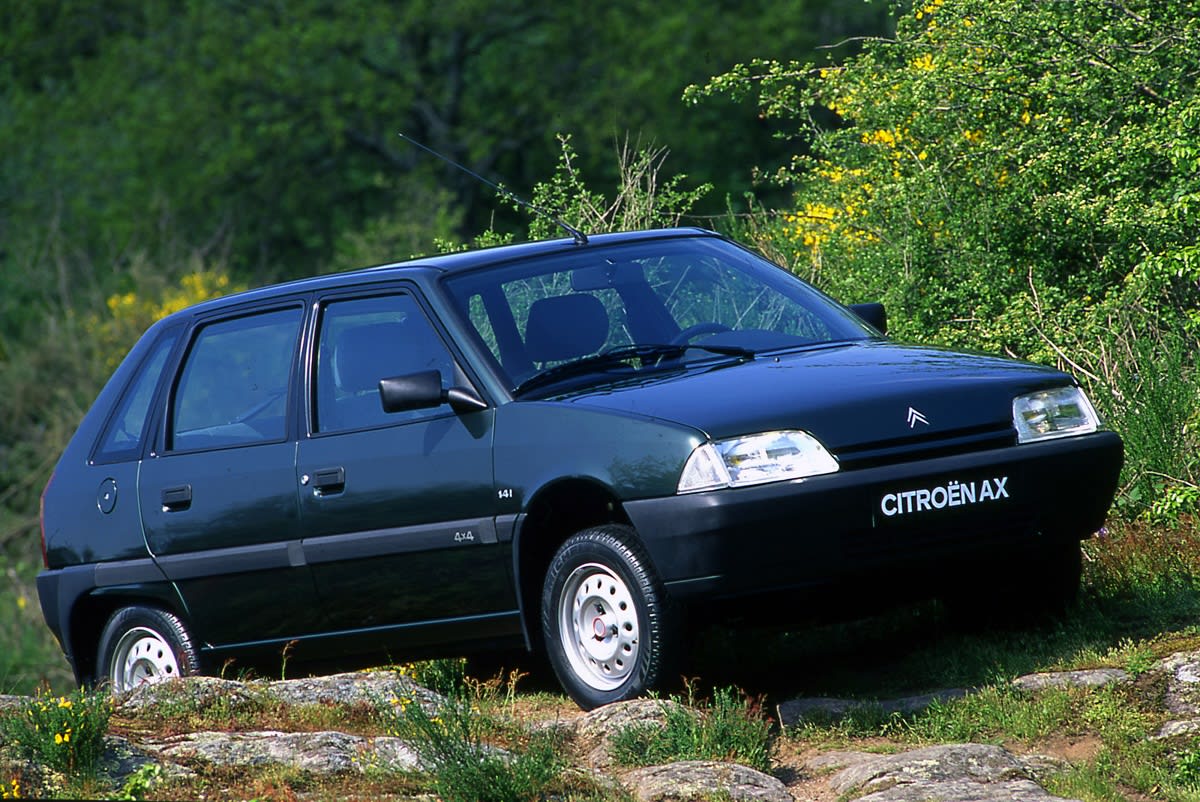 Citroën AX faisant du 4x4