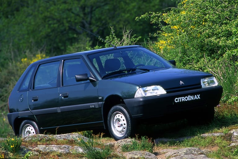 Citroën AX faisant du 4x4