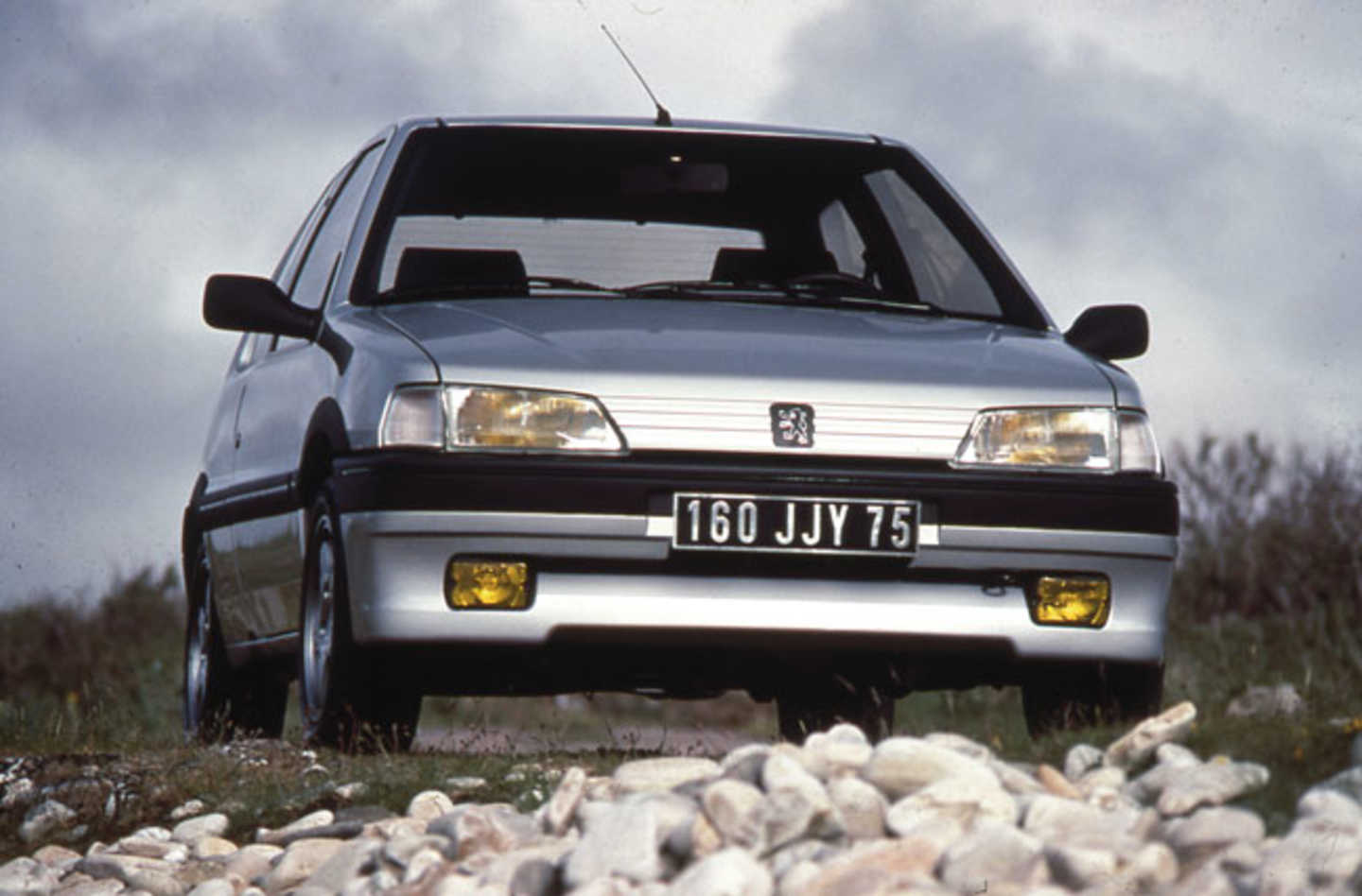 Peugeot 106 XSI grise de face